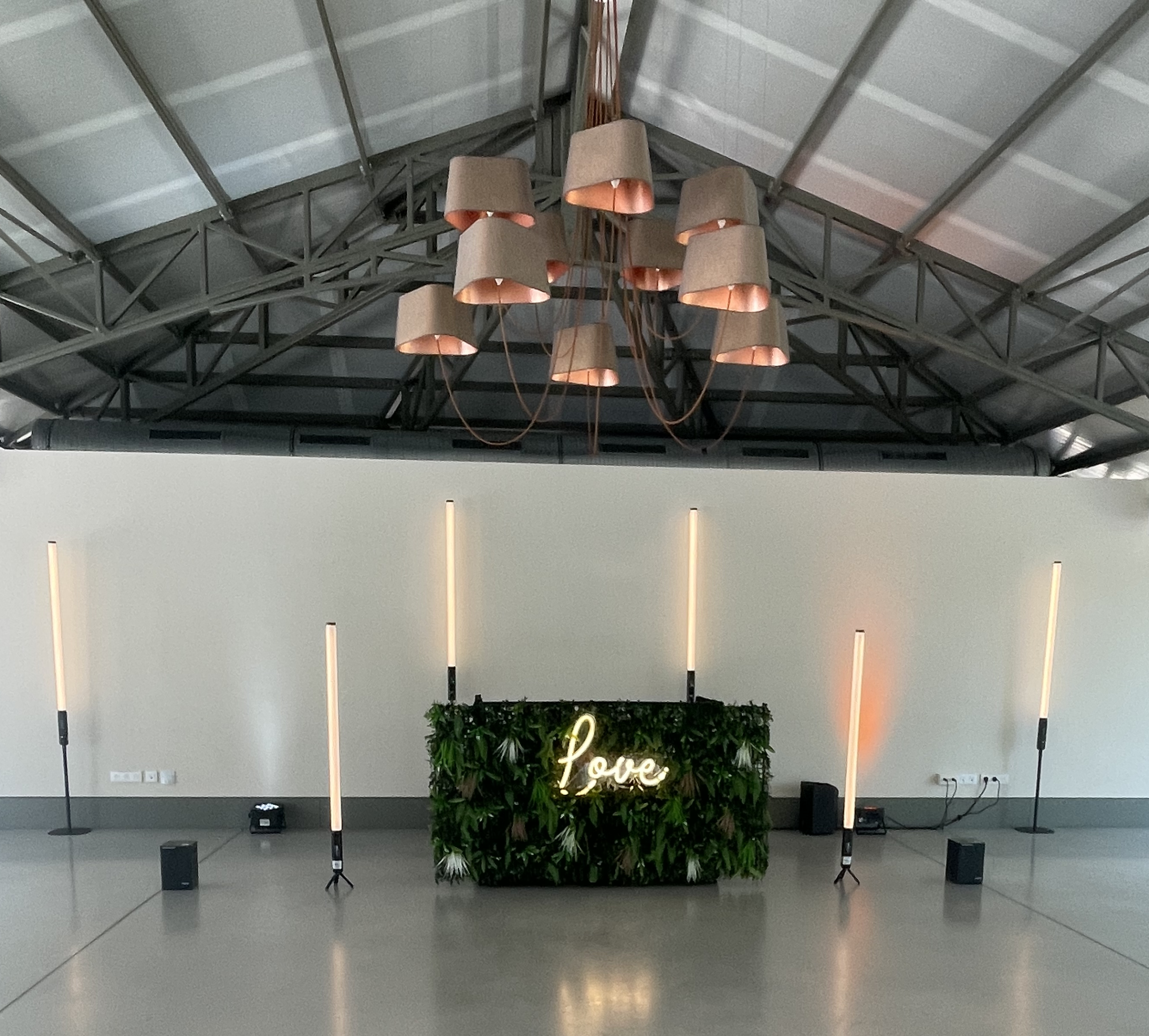 Installation sonorisation et éclairage pour soirée de mariage.