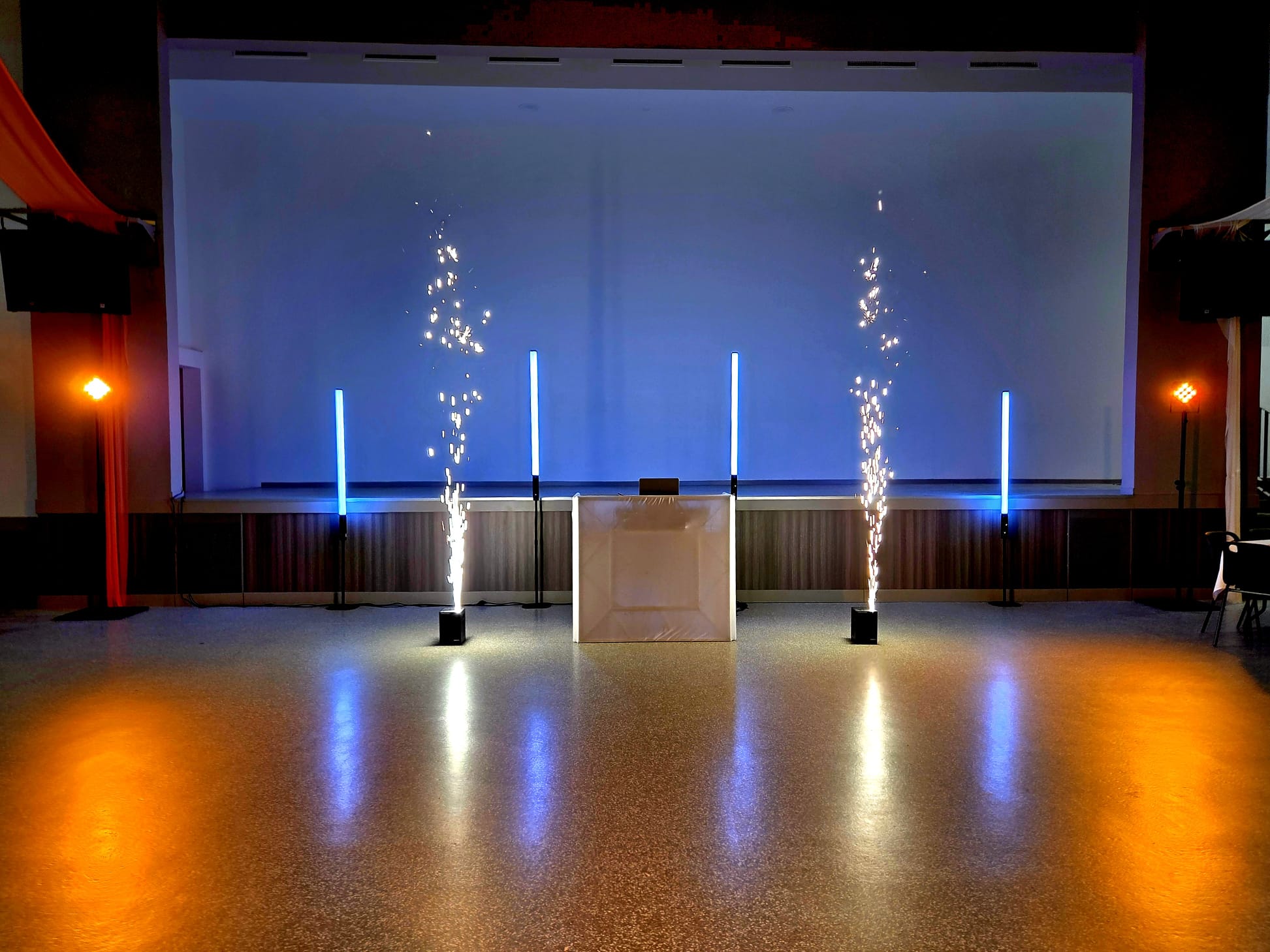 Location pack de sonorisation et d'éclairage à Montpellier, Agde, Sète, Béziers, Lunel, Mauguio, Palavas-les-Flos, La grande motte, Juvignac, lodève, Clermont l'Hérault, Hérault.